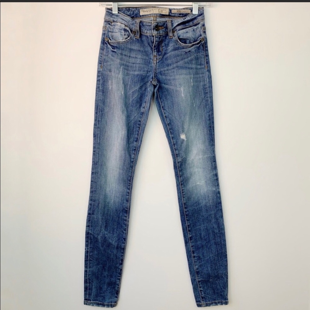 Guess denim/Jean pant! Straight leg. Very cute!
